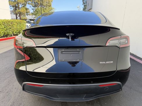 Used 2022 Tesla Model Y Performance AWD/4WD image 9