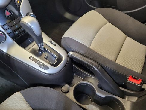 Used 2015 Chevrolet Cruze LS FWD image 26