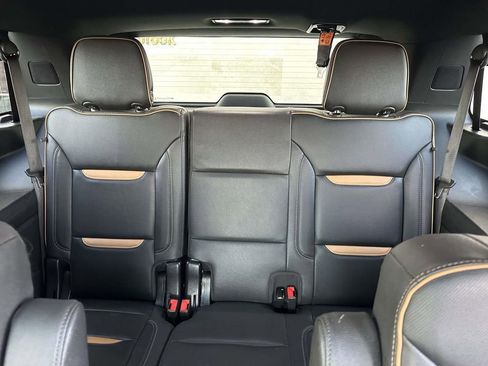 Used 2023 GMC Yukon AT4 w/ Technology Package image 10