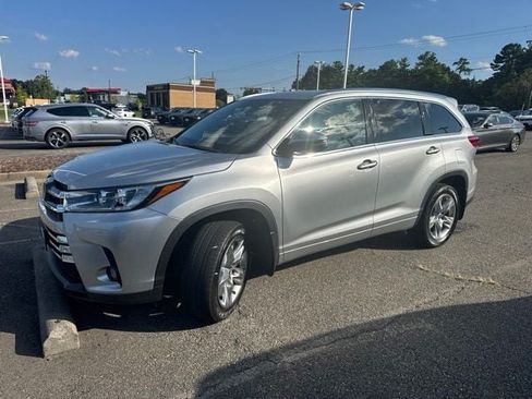 Used 2017 Toyota Highlander Limited AWD/4WD image 2
