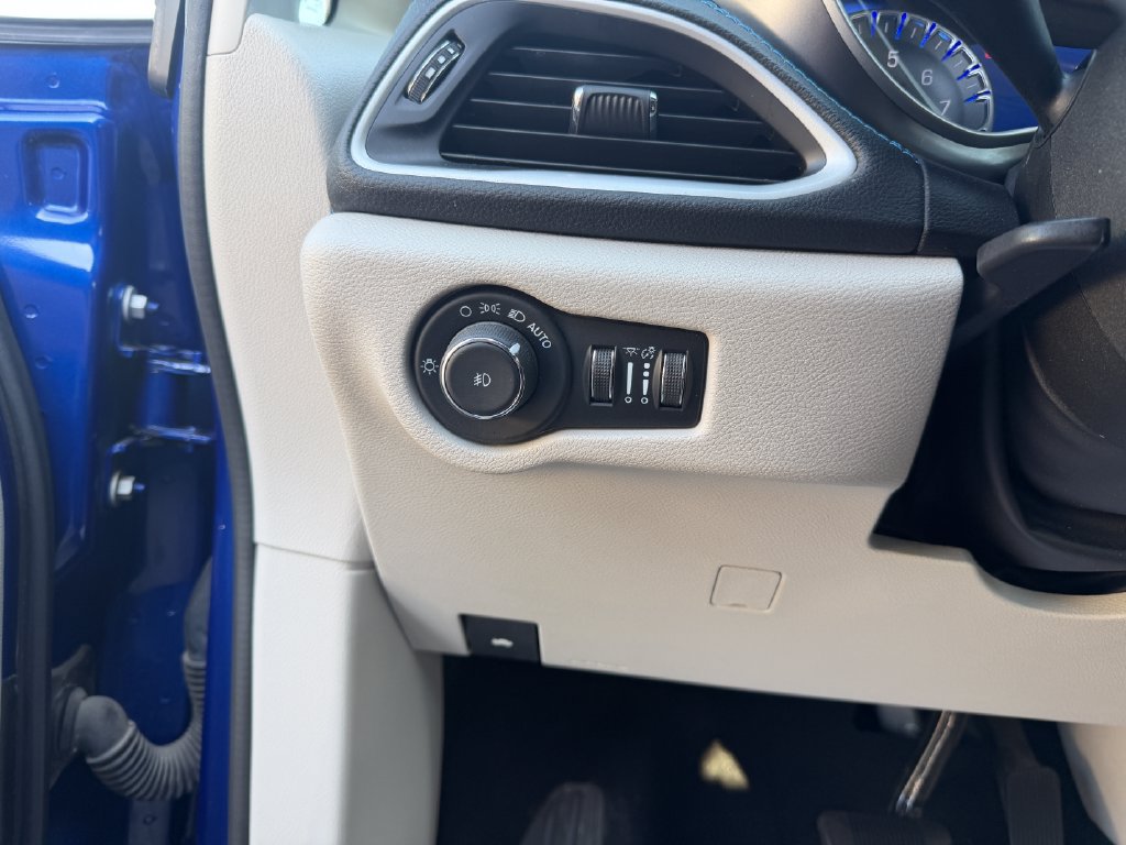 Used 2021 Chrysler Pacifica Touring AWD/4WD image 20