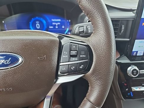 Used 2023 Ford Explorer King Ranch w/ Technology Package AWD/4WD image 15