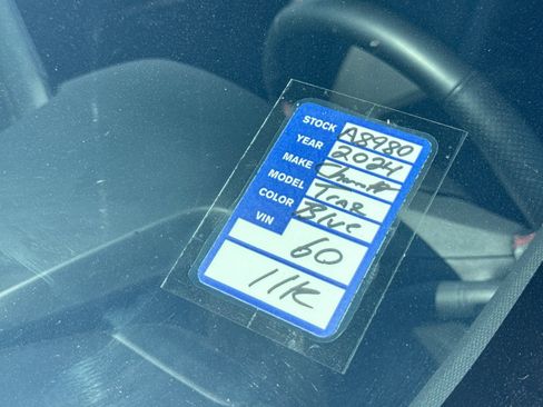 Used 2024 Chevrolet Trax RS w/ Sunroof Package FWD image 26