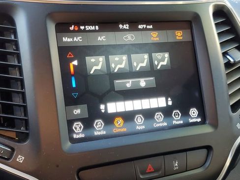 Used 2022 Jeep Cherokee Latitude image 22