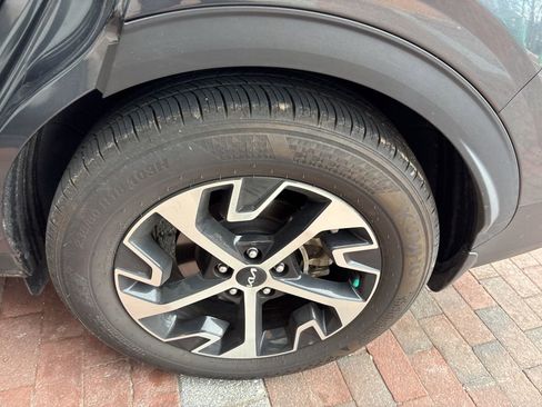 Used 2024 Kia Sportage EX image 9