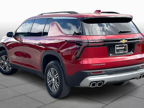 Used 2025 Chevrolet Traverse LT image 11