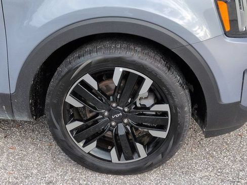 Used 2025 Kia Telluride SX w/ SX Captain's Chair Package FWD image 10