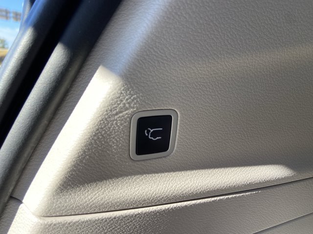 Used 2023 Chrysler Pacifica Touring-L FWD image 52