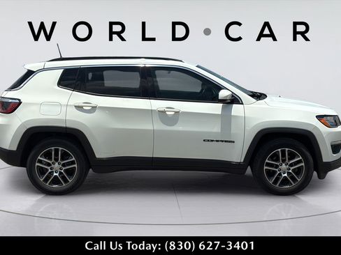 Used 2019 Jeep Compass Latitude FWD image 15