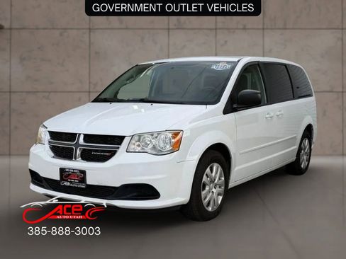 Used 2017 Dodge Grand Caravan SE w/ UConnect Hands-Free Group image 3