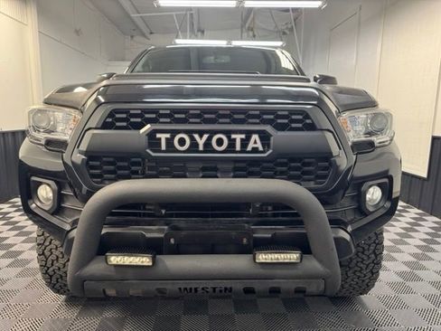 Used 2017 Toyota Tacoma TRD Pro AWD/4WD image 2