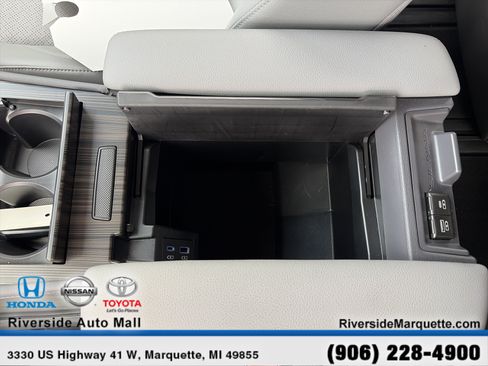 Used 2024 Toyota Sienna Limited AWD/4WD image 20