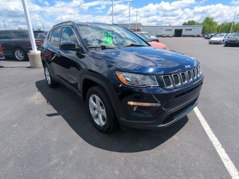 Used 2021 Jeep Compass Latitude w/ Convenience Group AWD/4WD image 2