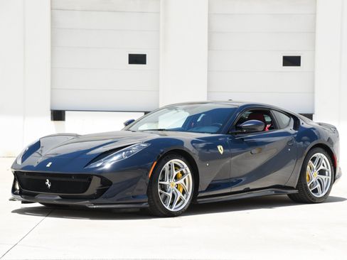 Used 2020 Ferrari 812 Superfast RWD image 12