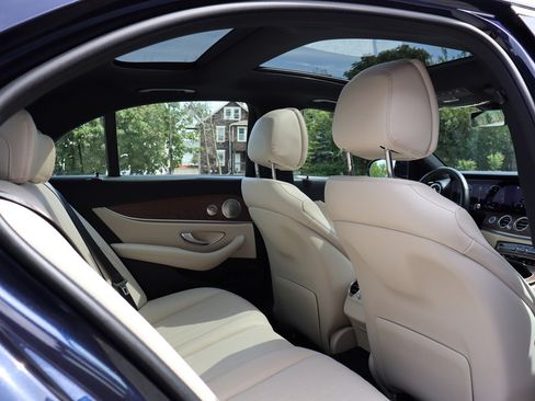 Used 2023 Mercedes-Benz E 350 4MATIC Sedan image 16