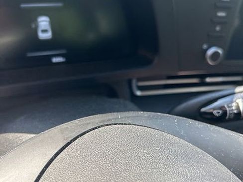 Used 2025 Hyundai Elantra SE image 9