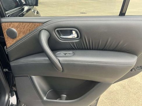 Used 2017 INFINITI QX80 4WD w/ Driver Assistance Package image 17