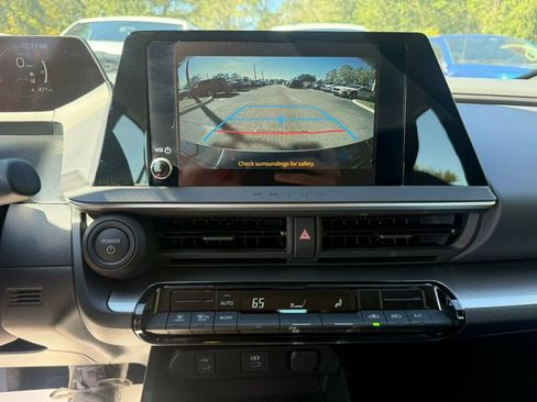 Used 2025 Toyota Prius LE image 6