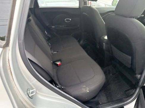 Used 2014 Kia Soul ! FWD image 5