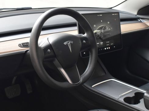 Used 2023 Tesla Model 3 Standard Range image 19