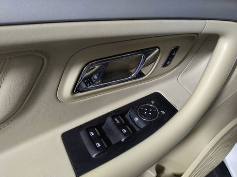 Used 2018 Ford Taurus SE image 27