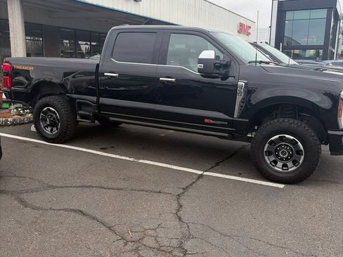 Used 2024 Ford F350 Platinum w/ Tremor Off-Road Package AWD/4WD image 4