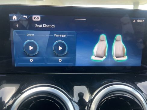 Used 2025 Mercedes-Benz GLA 250 4MATIC image 55