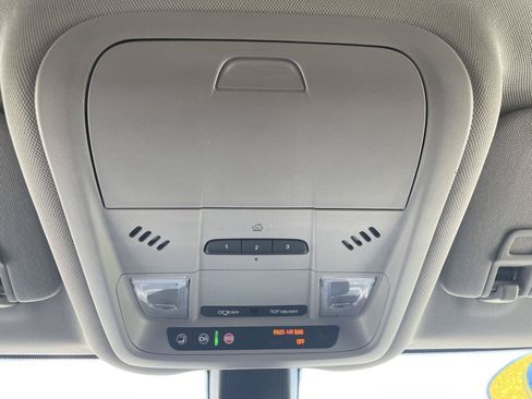 Used 2019 Chevrolet Equinox Premier FWD image 24