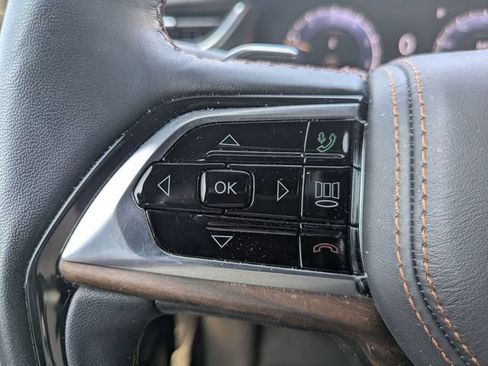 Used 2023 Jeep Grand Cherokee L Summit AWD/4WD image 15