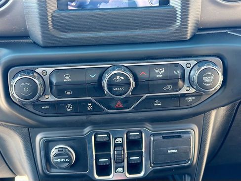 Used 2023 Jeep Gladiator Sport image 29