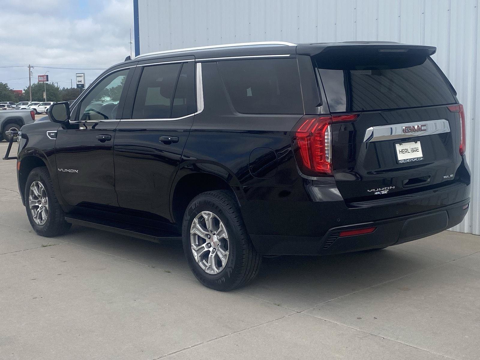 Used 2022 GMC Yukon SLE AWD/4WD image 7