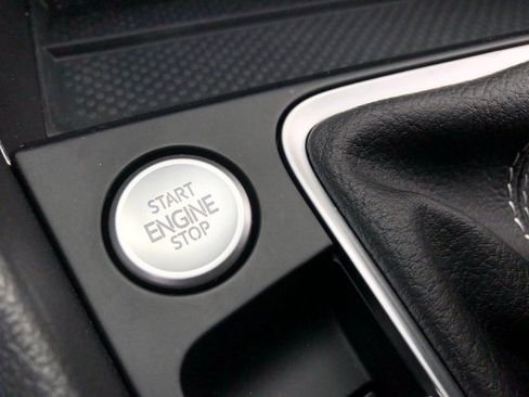 Used 2025 Volkswagen Jetta SEL image 32