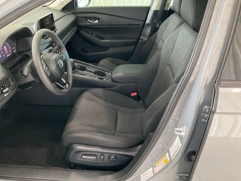 Certified 2025 Honda Accord SE image 3