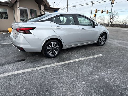 Used 2023 Nissan Versa SV image 5