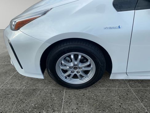Used 2022 Toyota Prius LE FWD image 14