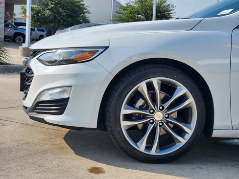 Used 2021 Chevrolet Malibu LT FWD image 8