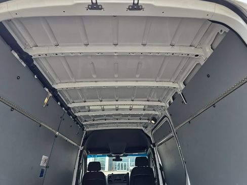 Used 2024 Mercedes-Benz Sprinter 2500 image 11