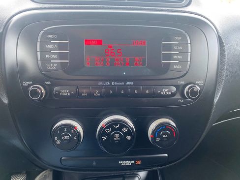 Used 2014 Kia Soul Base 4dr Crossover 6M image 27