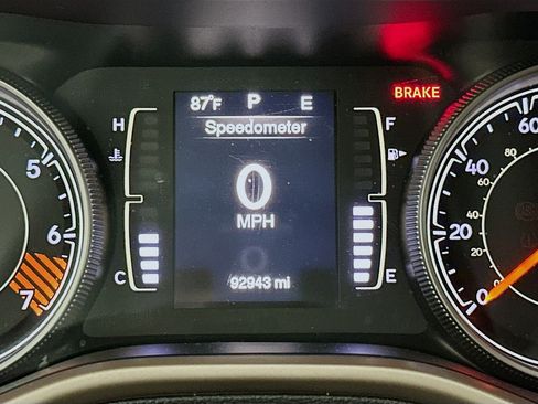 Used 2015 Jeep Cherokee Latitude FWD image 18