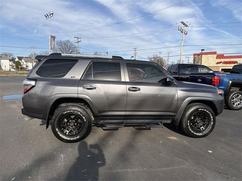 Used 2022 Toyota 4Runner SR5 Premium w/ Moonroof Package image 3