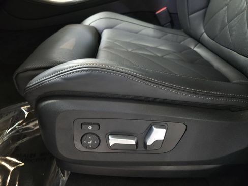 Used 2024 BMW X5 sDrive40i w/ M Sport Package RWD image 28