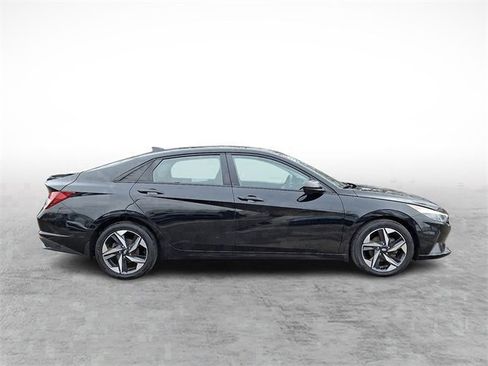 Used 2023 Hyundai Elantra SEL w/ Convenience Package image 7