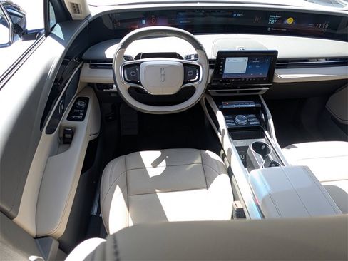 Used 2024 Lincoln Nautilus Premier image 13
