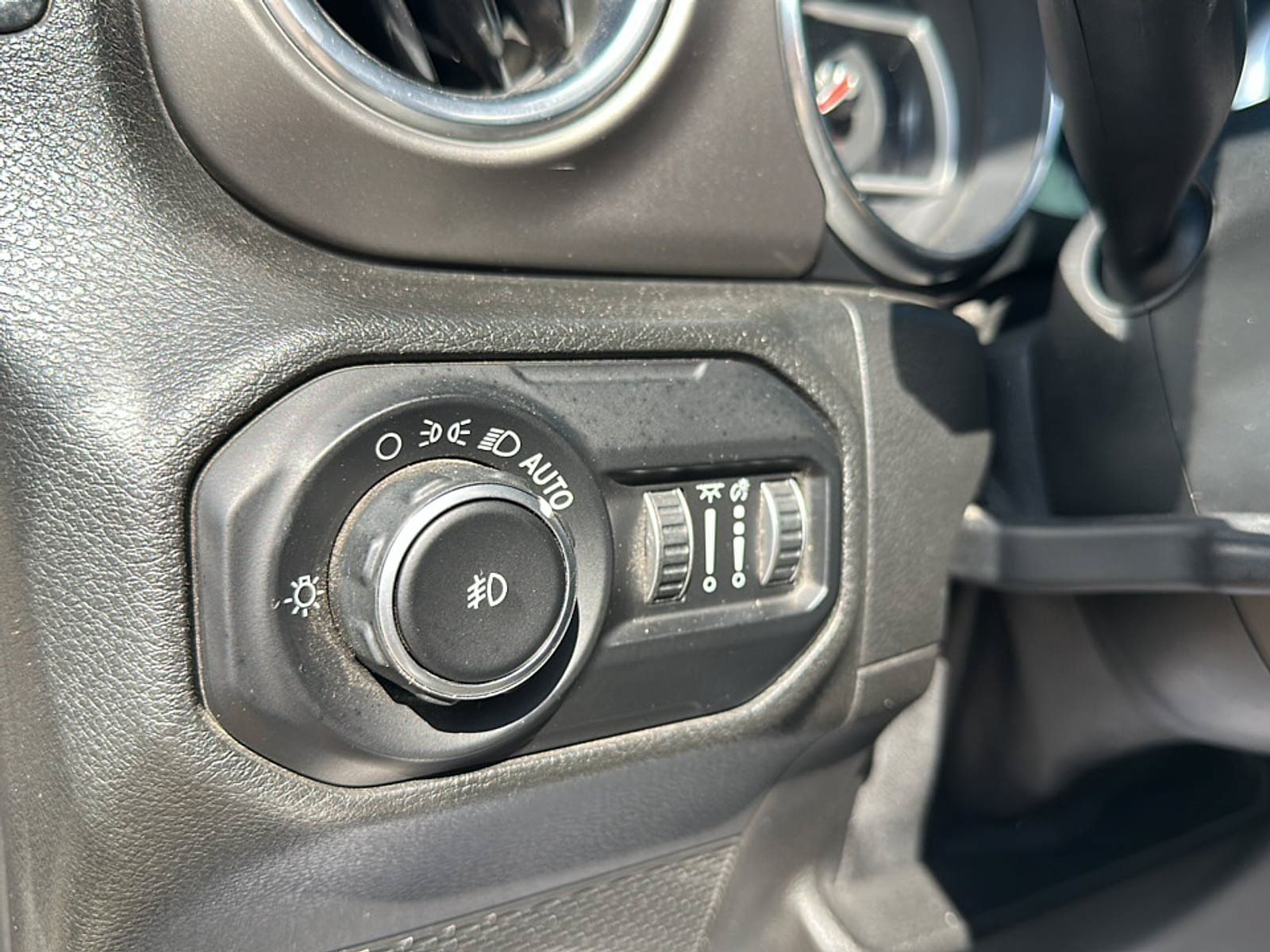 Used 2018 Jeep Wrangler Unlimited Rubicon AWD/4WD image 30