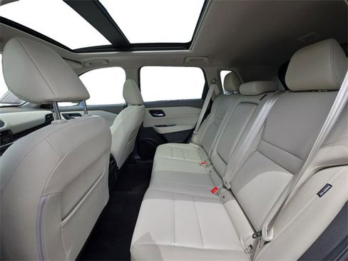 Used 2022 Nissan Rogue SL image 19