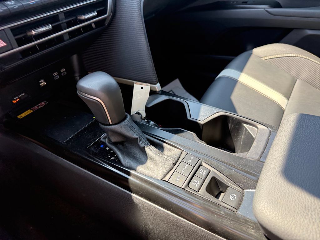 Used 2026 Toyota Camry SE FWD image 32