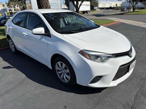 Used 2016 Toyota Corolla LE FWD image 2