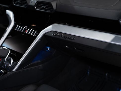 Used 2022 Lamborghini Urus image 9