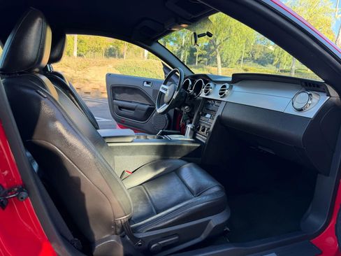 Used 2005 Ford Mustang Premium image 13