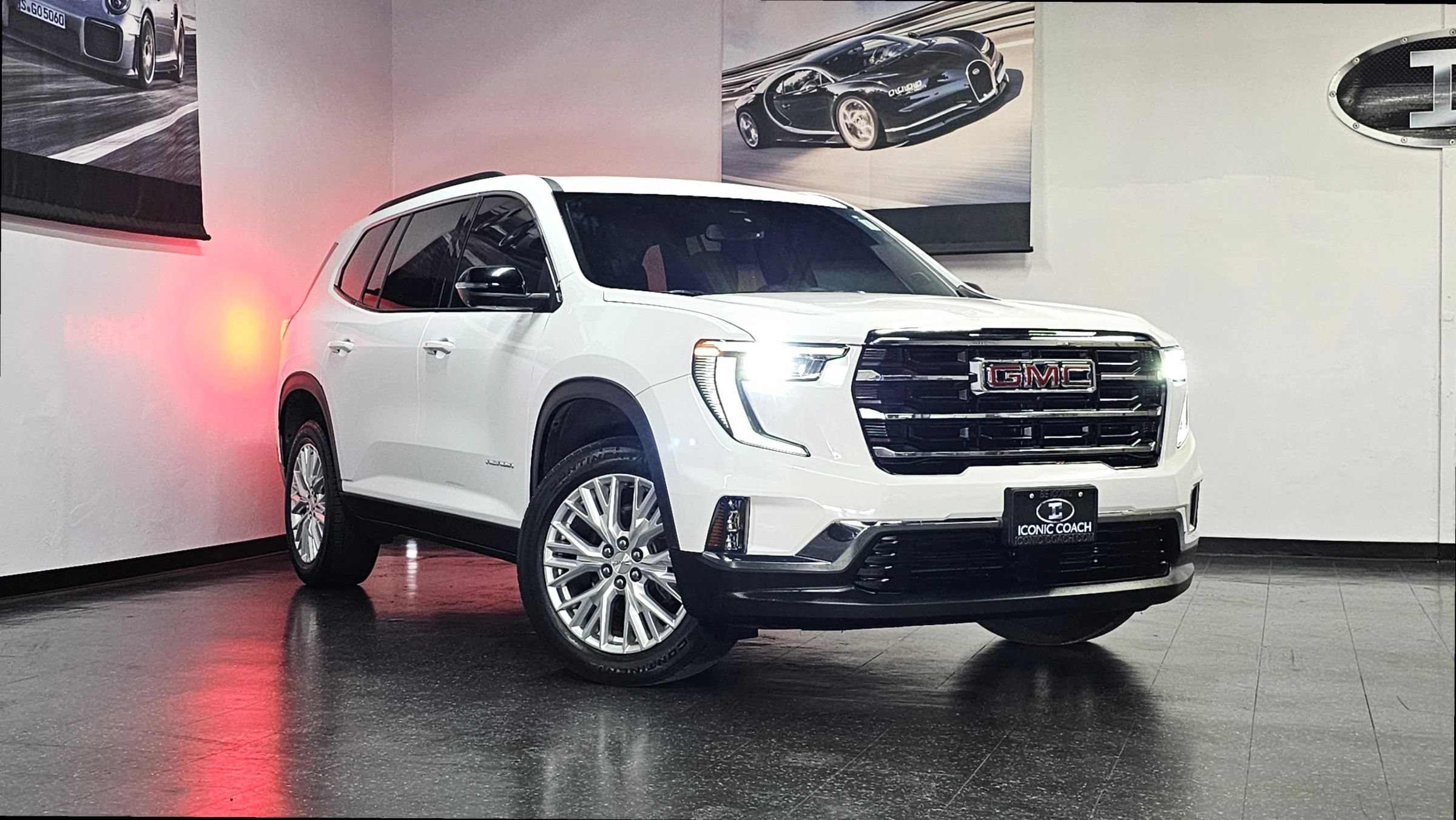 Used 2024 GMC Acadia Elevation FWD image 1